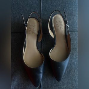 Naturalizer Banks Pointed Toe Flats both Size 6
